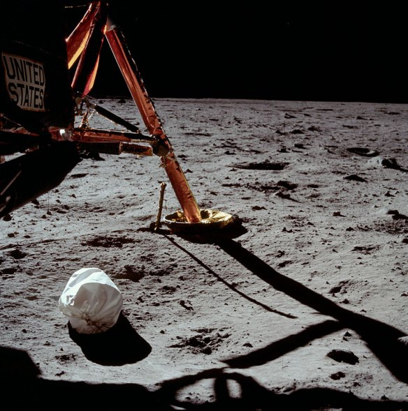 Primera foto tomada desde la superficie de la luna